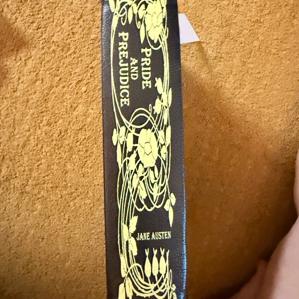 Black Book with Gold Jane Austen Pride and Prejudice Clutch Purse/Bag - Picture 3 of 4